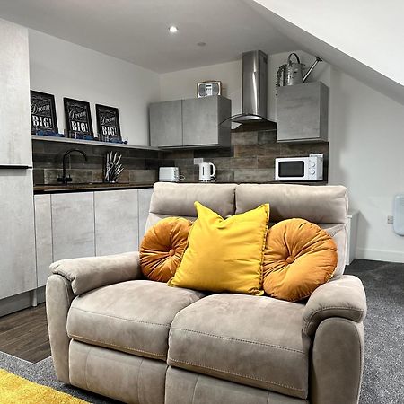 Vibrant Apartments Close To City Centre Cardiff Buitenkant foto