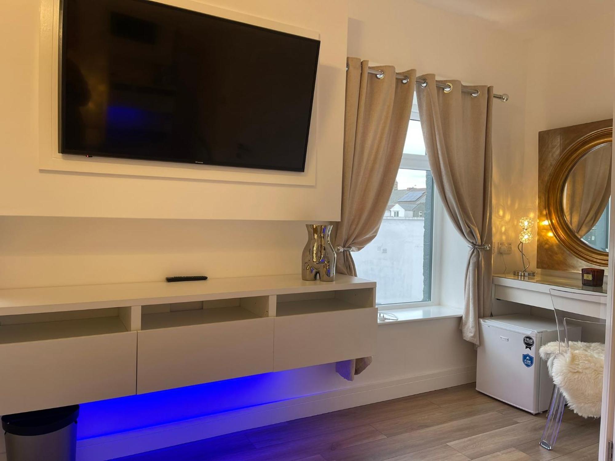 Vibrant Apartments Close To City Centre Cardiff Buitenkant foto